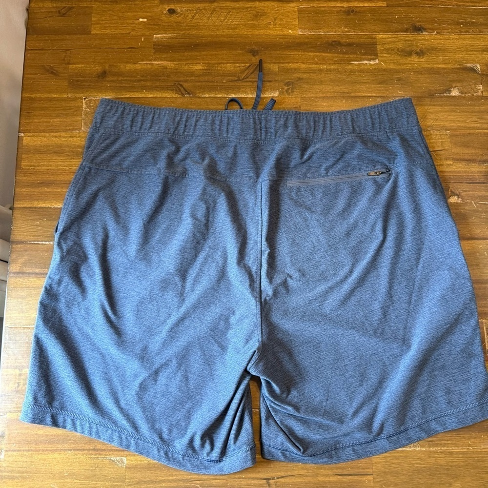 Mountain Hardware Chillaction Shorts - Picture 6 of 11